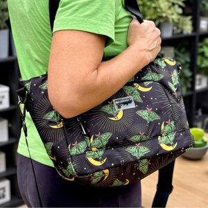BNWT Sipsey Wilder Medium Venture Tote in Moth Moon Print 🌙